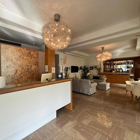 Hotel Mon Pays Риччоне Экстерьер фото