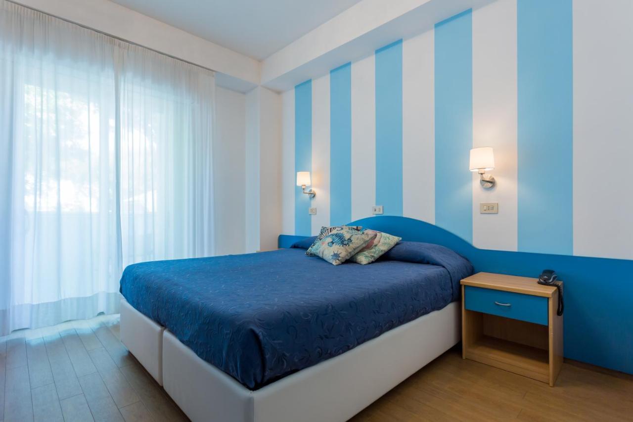 Hotel Mon Pays Риччоне Экстерьер фото