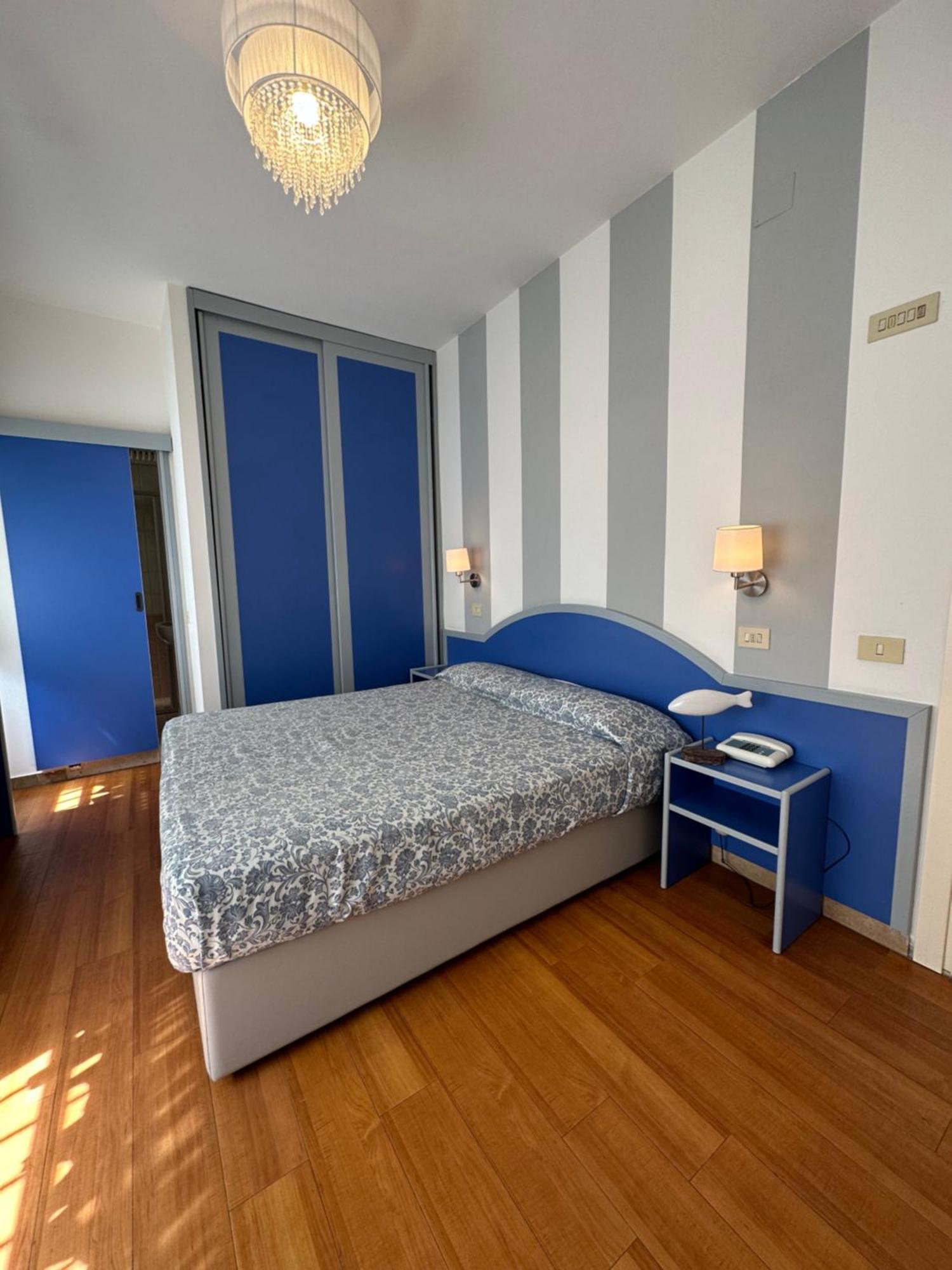 Hotel Mon Pays Риччоне Экстерьер фото