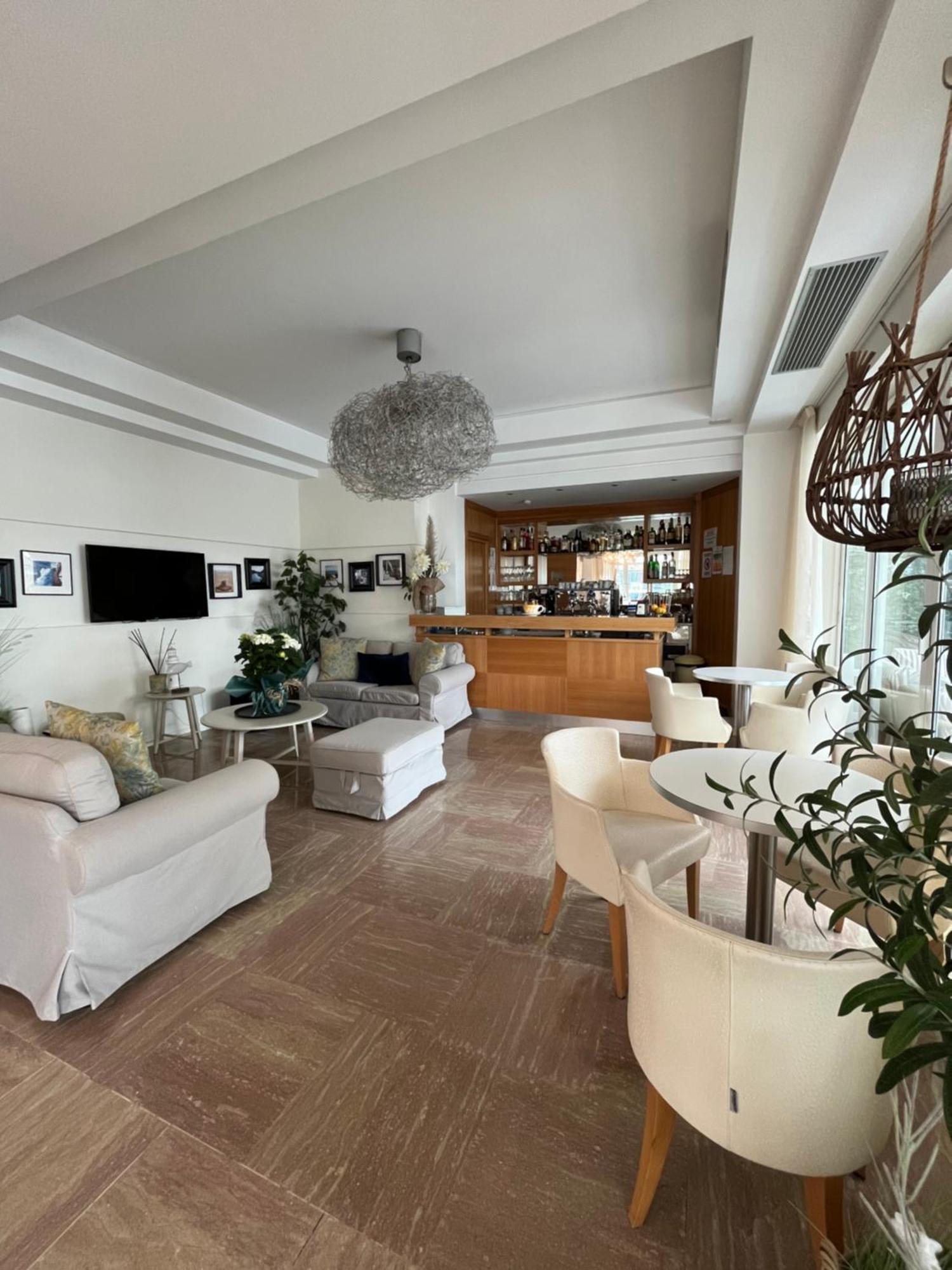 Hotel Mon Pays Риччоне Экстерьер фото