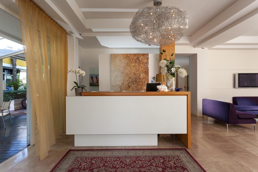 Hotel Mon Pays Риччоне Экстерьер фото