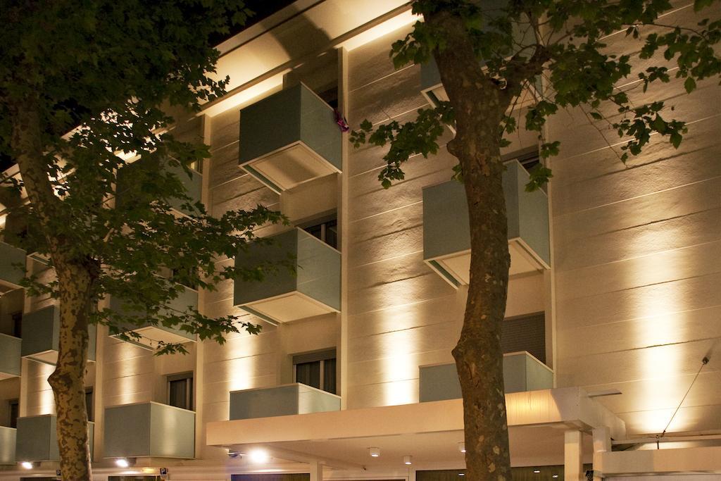 Hotel Mon Pays Риччоне Экстерьер фото
