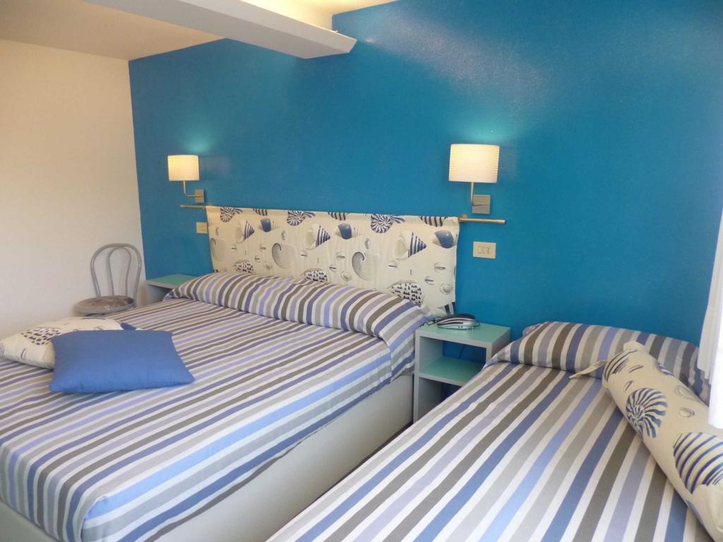 Hotel Mon Pays Риччоне Экстерьер фото